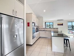 Beachside Retreat With Garage Parking