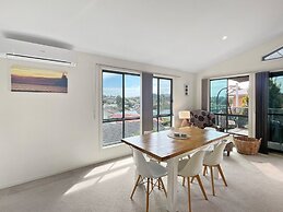 Beachside Retreat With Garage Parking