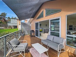 Beachside Retreat With Garage Parking