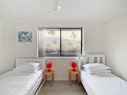 Beachside Retreat With Garage Parking