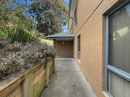 Beachside Retreat With Garage Parking