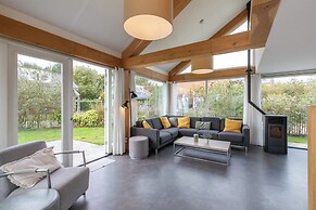 Modern Comfort, Close to the Beach