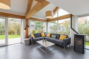 Modern Comfort, Close to the Beach