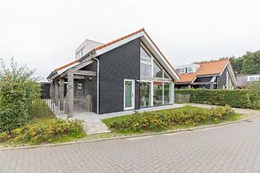 Wonderful Beach Holiday Home for 6