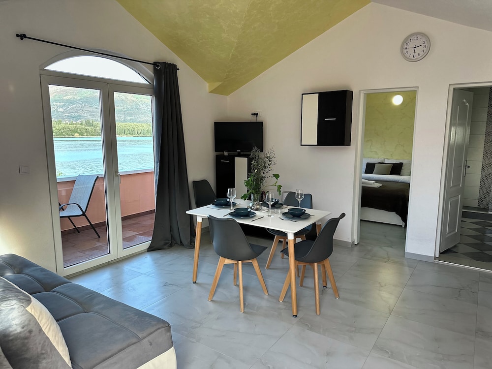 Zaliv Apartments