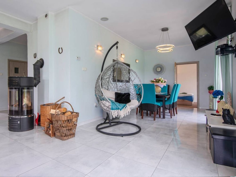 Luxurious Holiday Home With Swimming Pool