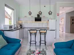 Luxurious Holiday Home With Swimming Pool