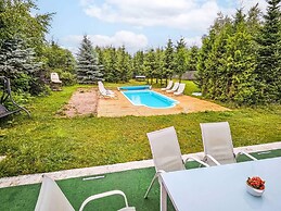 Luxurious Holiday Home With Swimming Pool