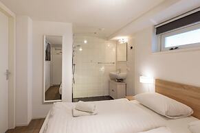 Beachside Modern Holiday Home for 6