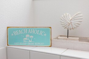 Beachside Modern Holiday Home for 6