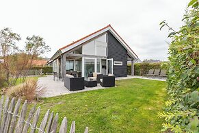 Beachside Modern Holiday Home for 6