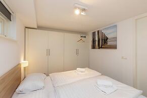 Beachside Modern Holiday Home for 6