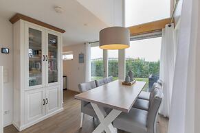 Beachside Modern Holiday Home for 6