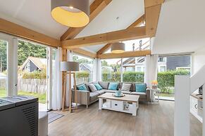 Beachside Modern Holiday Home for 6