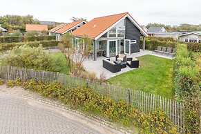 Beachside Modern Holiday Home for 6