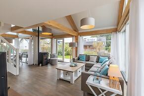 Beachside Modern Holiday Home for 6