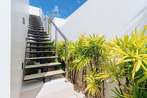 Famous Resort Calm Area Near Beach V277