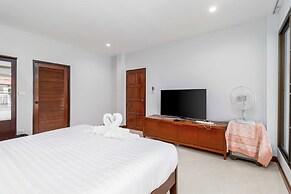 Poolside 3BR for Relaxed Stays V278