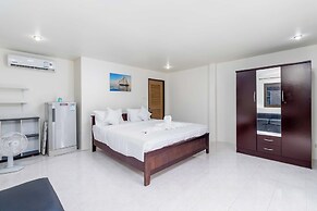 Poolside 3BR for Relaxed Stays V278