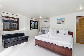 Poolside 3BR for Relaxed Stays V278
