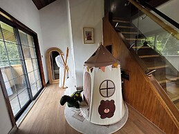 White Magpie Mountain Residence