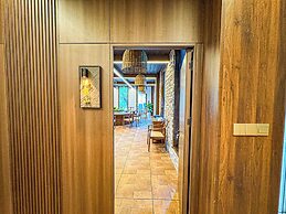 White Magpie Mountain Residence