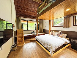 White Magpie Mountain Residence