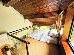 White Magpie Mountain Residence