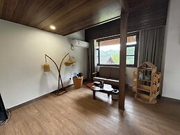 White Magpie Mountain Residence