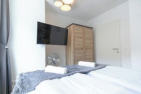 1BR 1LR 9 Min Center King Bed Metro