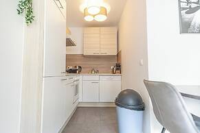 1BR 1LR 9 Min Center King Bed Metro