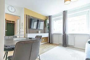 1BR 1LR 9 Min Center King Bed Metro