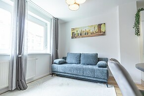1BR 1LR 9 Min Center King Bed Metro
