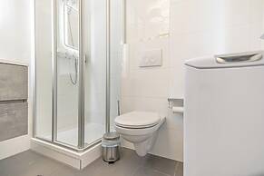 1BR 1LR 9 Min Center King Bed Metro
