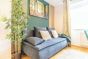 City Center Metro 1BR 1LR King Bed