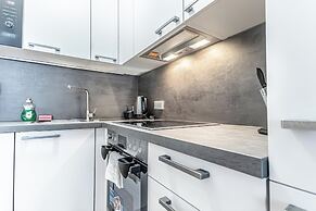 City Center Metro 1BR 1LR King Bed