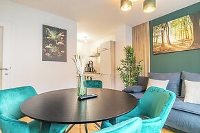 City Center Metro 1BR 1LR King Bed