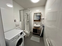 City Center Metro 1BR 1LR King Bed