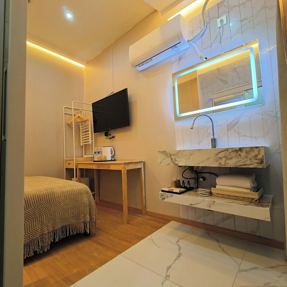 Shanghai Puyi Hotel