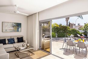 Pantaros Luxury Villas with pool