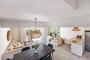 Pantaros Luxury Villas with pool