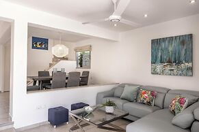 Pantaros Luxury Villas with pool