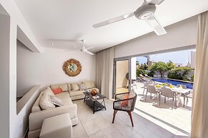 Pantaros Luxury Villas with pool