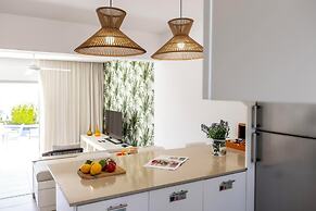 Pantaros Luxury Villas with pool