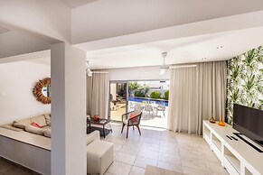 Pantaros Luxury Villas with pool
