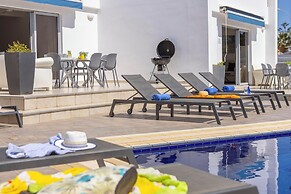 Pantaros Luxury Villas with pool