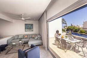 Pantaros Luxury Villas with pool