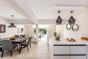 Pantaros Luxury Villas with pool