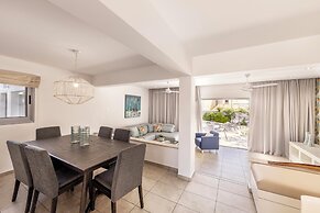 Pantaros Luxury Villas with pool
