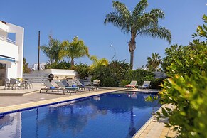 Pantaros Luxury Villas with pool